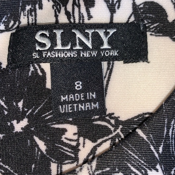 SLNY SL New York sleeveless sheath, cream, black roses, laser cut trim. 8 EUC - Picture 11 of 17